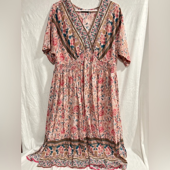 BloomChic Dresses & Skirts - BloomChic Pink and Cream Floral Midi Dress Women’s 18-20